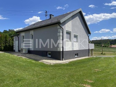 Modernisiertes, Haus in toller Aussichtslage - mit großem Grünland!