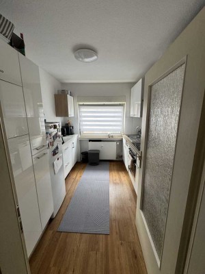 Exklusive, modernisierte 3-Zimmer-Dachgeschosswohnung mit Balkon und EBK in Nackenheim