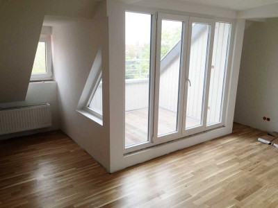 **Traumhafte Dachgeschosswohnung mit Loggia**