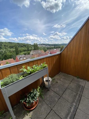 Schöne und gepflegte 3,5-Zimmer-Maisonettewohnung mit Balkon und Einbauküche in Pforzheim