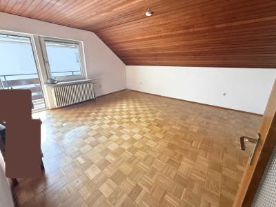 Befristet bis 03/2026 zur Miete, helle 3-Zimmer Dachgeschosswohnung in Weingarten (Baden)