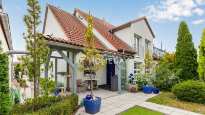 Familienfreundliche Doppelhaushälfte mit großem Grundstück und Doppelgarage