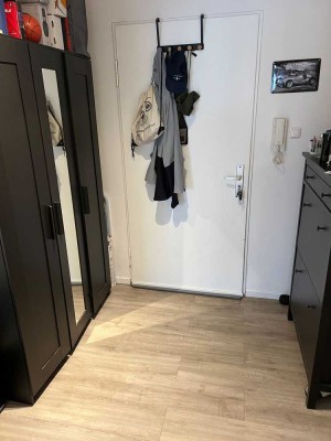 Stilvolle, gepflegte 2-Raum-Wohnung mit Balkon und Einbauküche in Wiesbaden