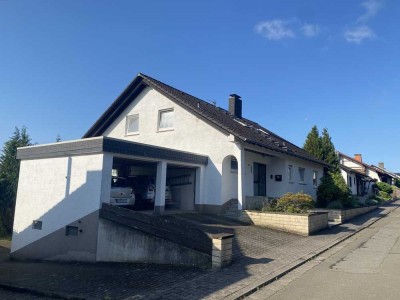 Gepflegtes Einfamilienhaus mit Doppelgarage und toller Fernsicht
