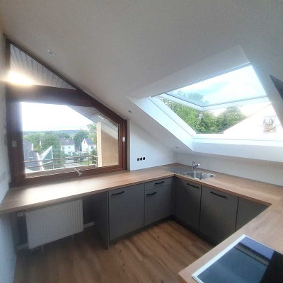 Lichtdurchflutete 2-Zimmer-Dachgeschosswohnung mit Balkon & Tiefgarage – Erstbezug nach Sanierung