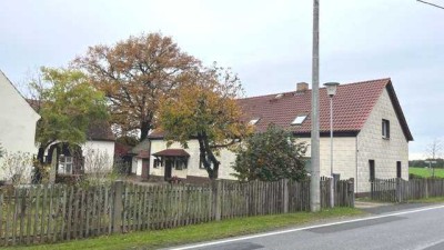 Gemütliche 5-Raum-ETW im Zweifamilienhaus mit Scheune, Grundstück, Garage und viel Nebengelass