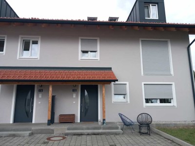 Geschmackvolle, neuwertige 4,5-Zimmer-Terrassenwohnung mit Balkon in Unterhaching