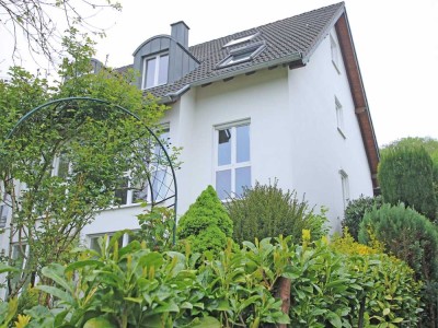 Sonniges, familienfreundliches Reiheneckhaus mit Doppelhauscharakter