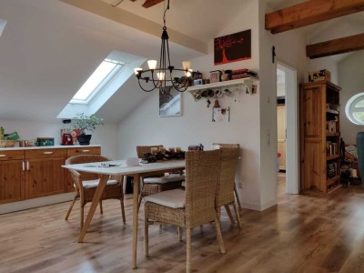 traumhafte 2-Zimmerwohnung mit großer Dachterrasse & Kamin!