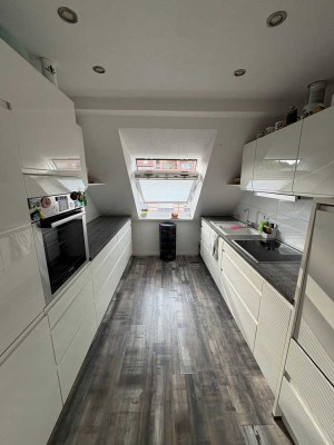 Schöne 3,5-Zimmer-DG-Wohnung mit gehobener Innenausstattung und Ausblick