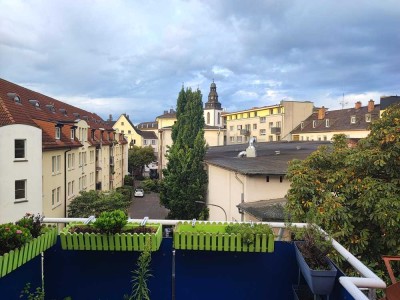 Sehr Schöne ETW in Gießen -Helle 3-Zimmer Dachgeschosswohnung mit Balkon, Einbauküche ua.