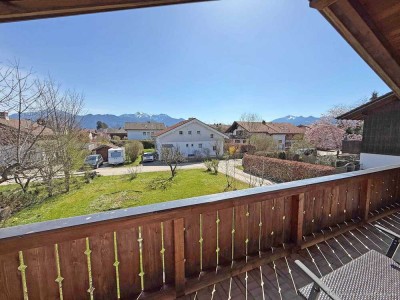 Einfamilienhaus in ruhiger und sonniger Siedlungslage von Übersee mit Blick in die Berge.