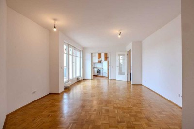 Helle 2-Zimmer-Wohnung mit Loggia und Aufzug in guter Lage!