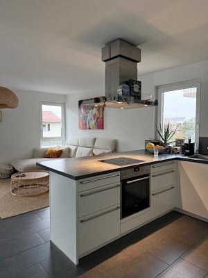 Exklusive 4-Zimmer-Wohnung mit Balkon und EBK