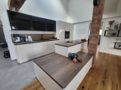 Neuwertige 4-Zimmer-Loft-Wohnung mit geh. Innenausstattung mit Balkon und EBK