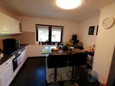 Großzügiges Zweifamilienhaus mit großem Grundstück und 2 Garagen in Schmelz