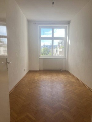 Altbauwohnung nahe Kutschkermarkt – 2 Zimmer in der Kreuzgasse