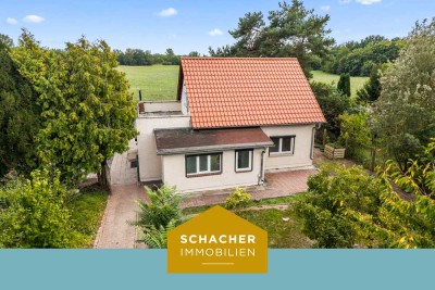Charmantes Einfamilienhaus mit Potenzial auf Traumgrundstück direkt am Feld in sensationeller Lage