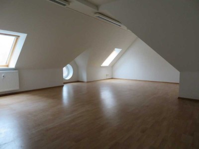 Großzügige 1-Zimmer-Wohnung mit Loft-Charakter in direkter Citylage