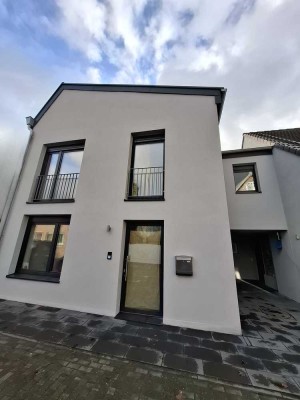 Modernes Haus mit Dachterrasse und Garten zu vermieten; Erstbezug