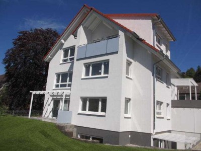 Neuwertige 5 Zimmer Wohnung im Dachgeschoß mit Balkon und Garage