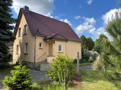 Frei stehendes Einfamilienhaus mit zusätzlichem Bauplatz und großem Grundstück