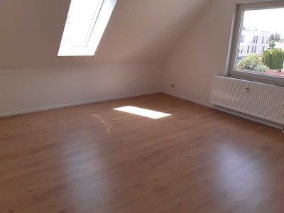 Schöne 2 Zimmer-Dachgeschosswohnung in zentraler Lage!