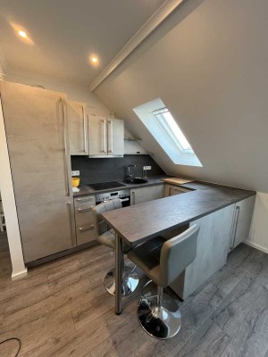 Geschmackvolle möblierte 1-Zimmer-Dachgeschosswohnung