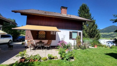 Top Einfamilienhaus am Rande einer kleinen Siedlung