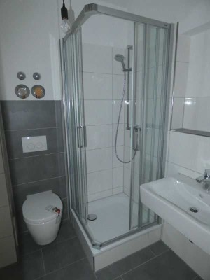 *** Modernisierte 2-Zi.-Wohnung mit Loggia in gepflegtem Altbau ***