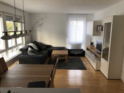 Geschmackvolle 3-Zimmer-Wohnung mit gehobener Innenausstattung mit Balkon und EBK in Sauerlach