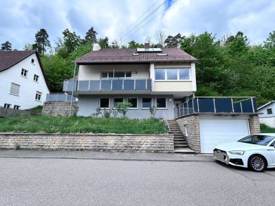 Freundliche 2,5-Zimmer-Erdgeschosswohnung mit gehobener Innenausstattung mit EBK in Albstadt