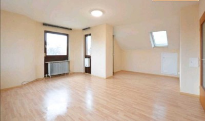 Helle 2-ZKB-Wohnung mit EBK, Süd-Loggia und TG-Stellplatz, Nähe Klinikum