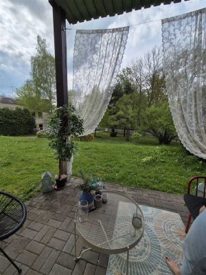 1 Zimmer-Appartement mit EBK und einzigartiger Terrasse ins Grüne