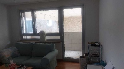 FRANKFURT-DORNBUSCH: Schöne und helle 3 ZW mit  Balkon u. EBK