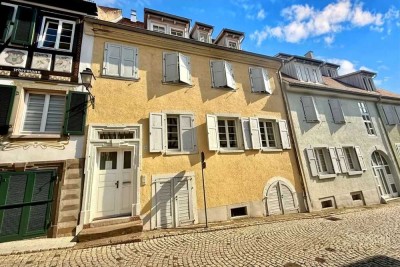 Attraktive 2-Zimmer-Maisonettewohnung im Altbau – im Herzen der Gernsbacher Altstadt