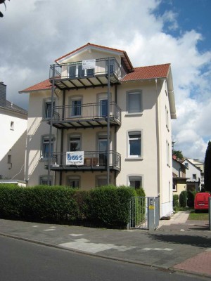 Traumhafte 2-Zimmer-Dachgeschoss-Wohnung im Herzen Bad Sodens!