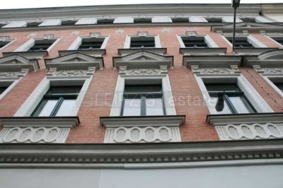 +++Eigentumswohnung mit 2 Zimmern und Balkon im sanierten Altbau+++