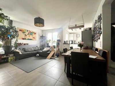 Helle 3,5-Zimmer-Dachgeschosswohnung mit traumhafter Dachterrasse und Stellplatz!