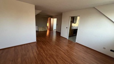 Modernisierte Wohnung mit drei Zimmern sowie Balkon und EBK in Delmenhorst
