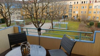 Helle und ruhige 3-Zimmer-Wohnung am Naturschutzgebiet in U-Bahn-Nähe, provisionsfrei & unvermietet