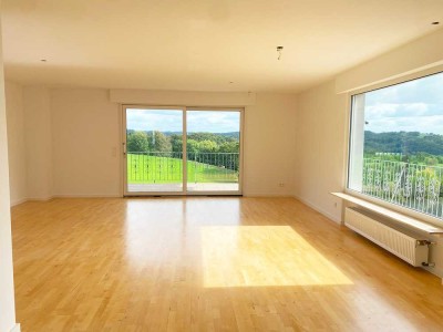 MANNELLA *Mietwohnung zur Überbrückung bis 31.07.2026?* Modern. Einbauküche. XXL-Balkon. Weitblick.