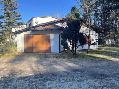 Helles, ebenerdiges 2-Zimmer-Haus mit Gartenanteil und Terrassen in ruhiger Lage in Erlangen