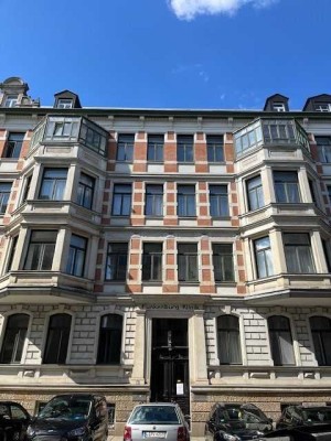 Altbauwohnung | 2-Zimmer mit Einbauküche