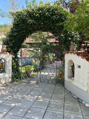 Ansprechende und gepflegte 5-Raum-Wohnung mit Balkon und Einbauküche in Wartenberg