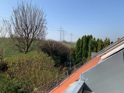 Exklusive, 3-Zimmer-Dachgeschosswohnung in Rand- Aussichtslage in Freiberg a.N.