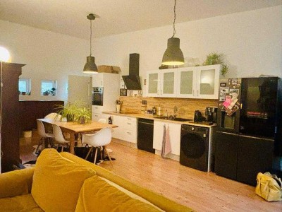 Helle 3-Zimmer Wohnung im 3. OG mit Balkon in Hamburg-St. Georg