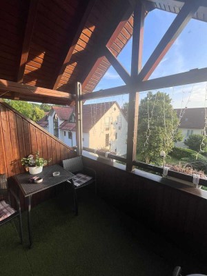 Freundliche und gepflegte 3,5-Raum-DG-Wohnung mit Balkon und Einbauküche in Michelbach an der Bilz