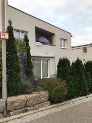 Von privat: Schöne 4,5-Zimmer-DHH in Ehningen