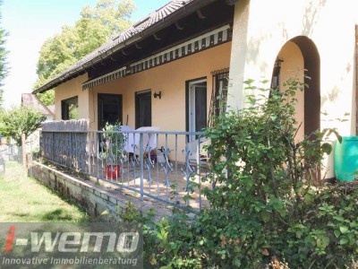 Freistehendes Zweifamilienhaus mit großem Gartenidyll